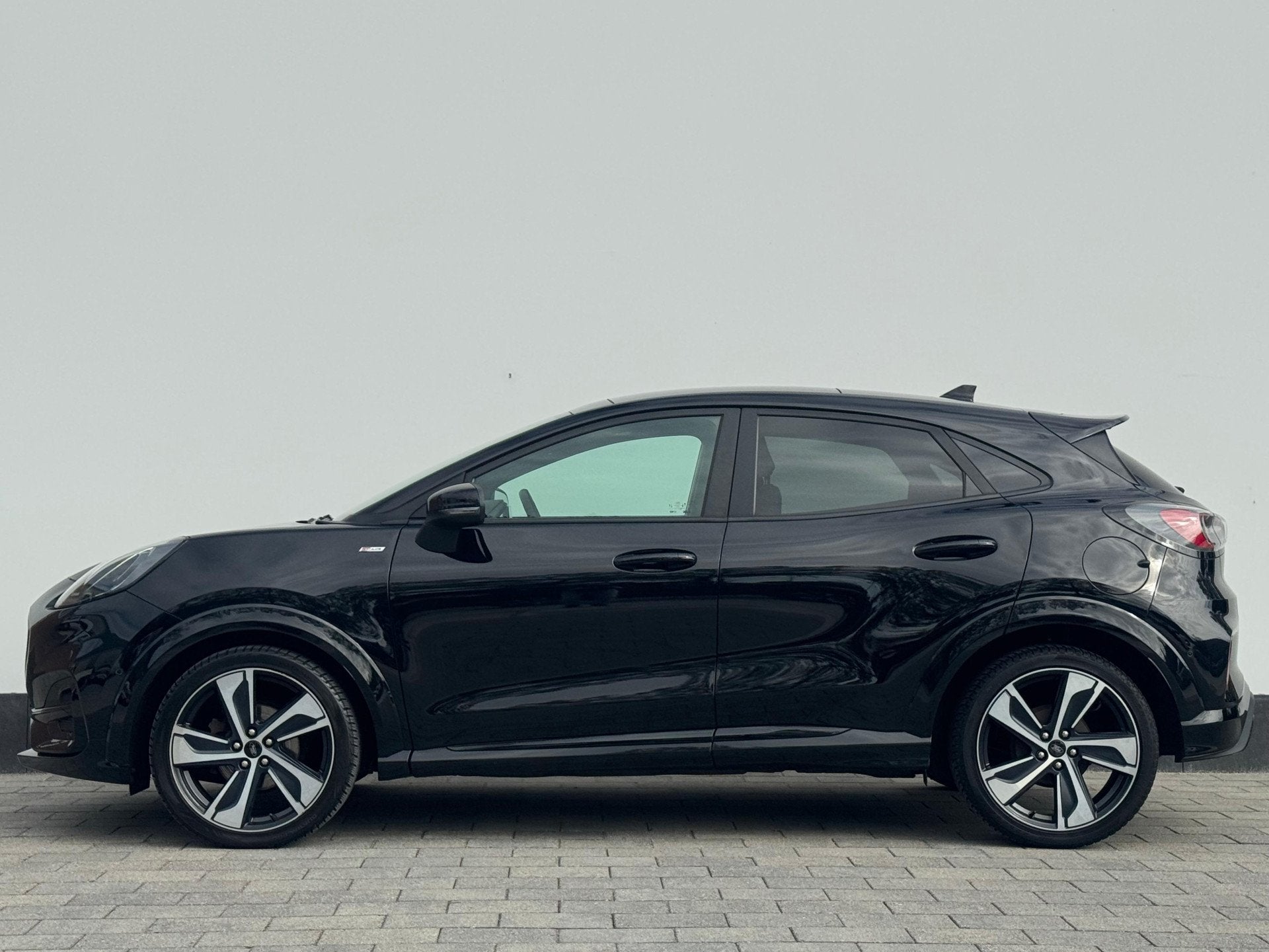 Ford Puma EcoBoost Hybrid ST-Line X | Trekhaak | Winter Pack, Leder en Stof, Zwart, 665 kg, Bedrijf