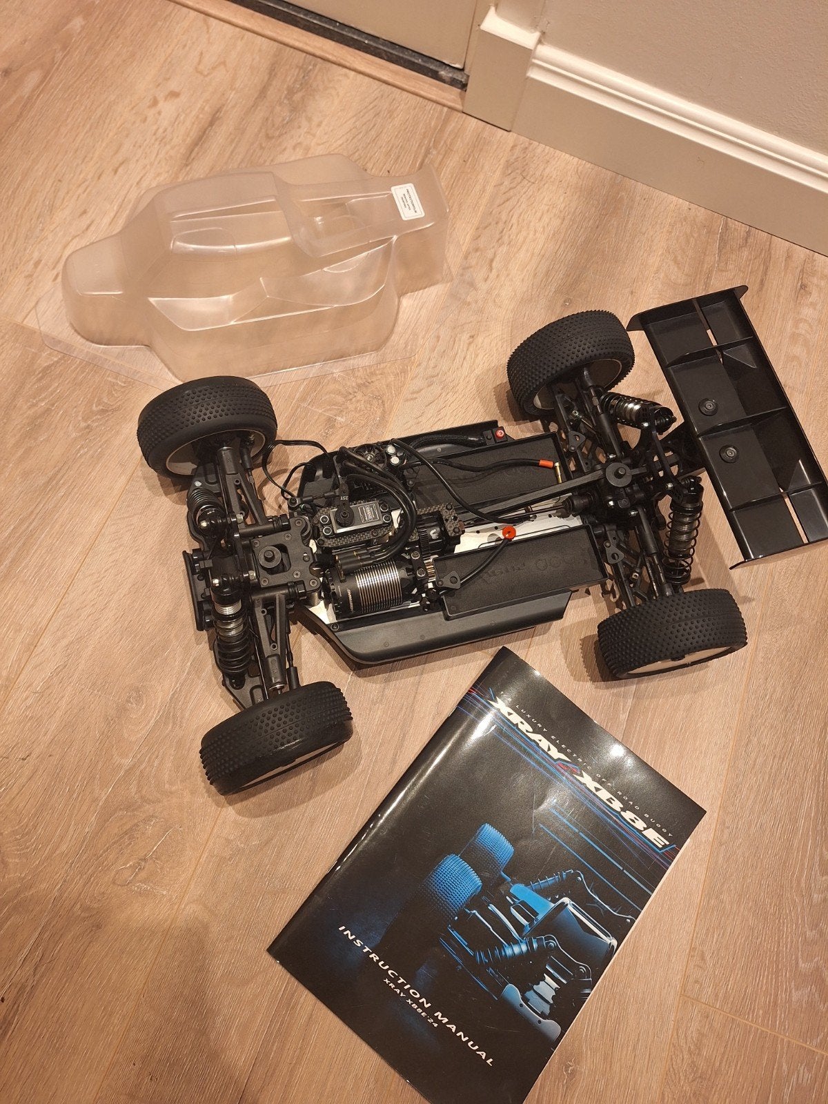 Xray XB8E 2024 - Zo goed als nieuw met extra body, Hobby en Vrije tijd, Elektro, Auto offroad, Ophalen of Verzenden, Zo goed als nieuw