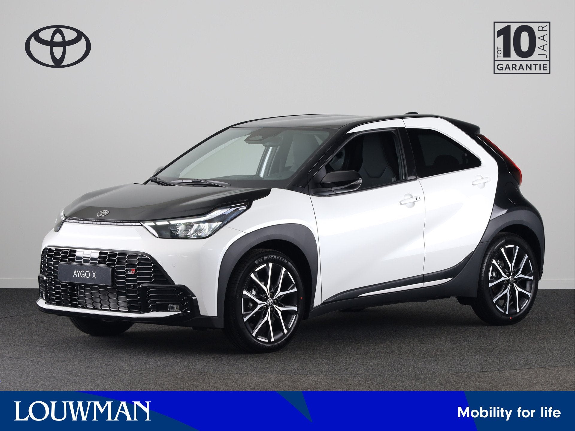 Toyota Aygo X Hybrid 115 GR Sport *NIEUW* | Direct leverbaar, Auto's, Toyota, 12 maanden, Zwart, 116 pk, Wit