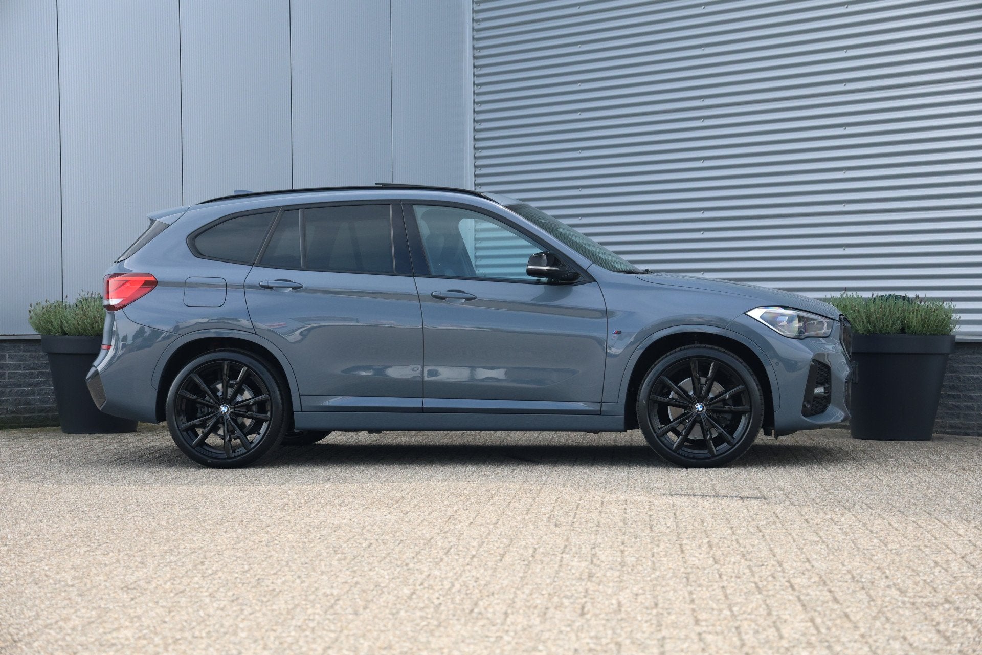 BMW X1 xDrive25e 220pk M-Sport Pano|Memory|H&K|Leder|Stuurvw, Auto's, Dealer onderhouden, Gebruikt, Bedrijf, Vierwielaandrijving