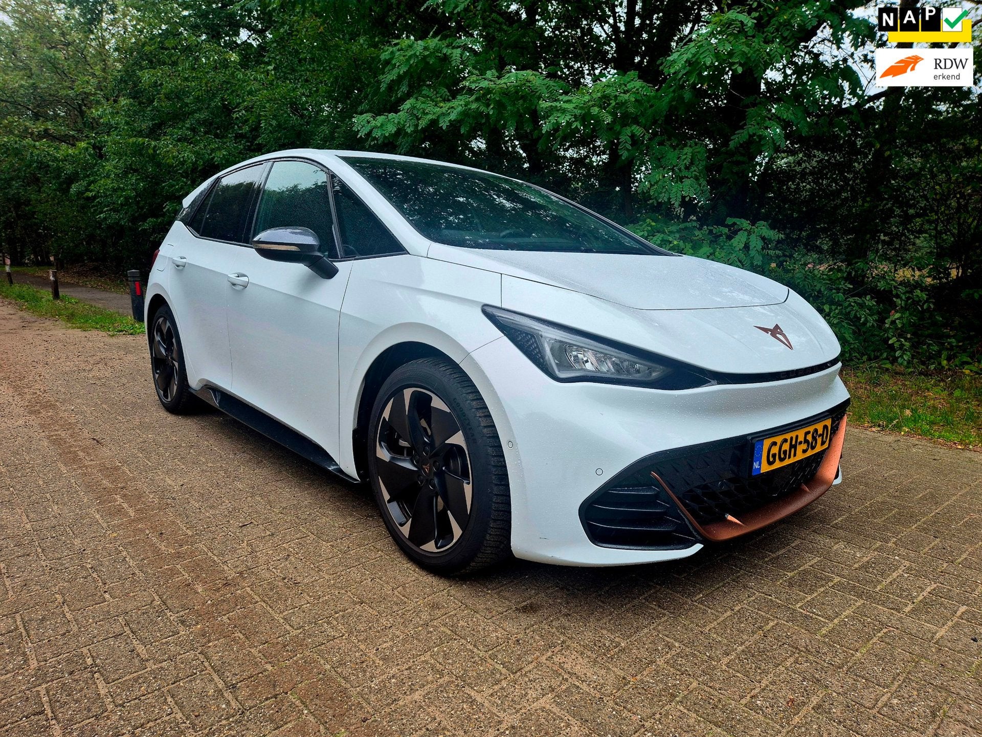 Cupra Born Essential 63 kWh facelft btw, Automaat, Dealer onderhouden, Gebruikt, Zwart