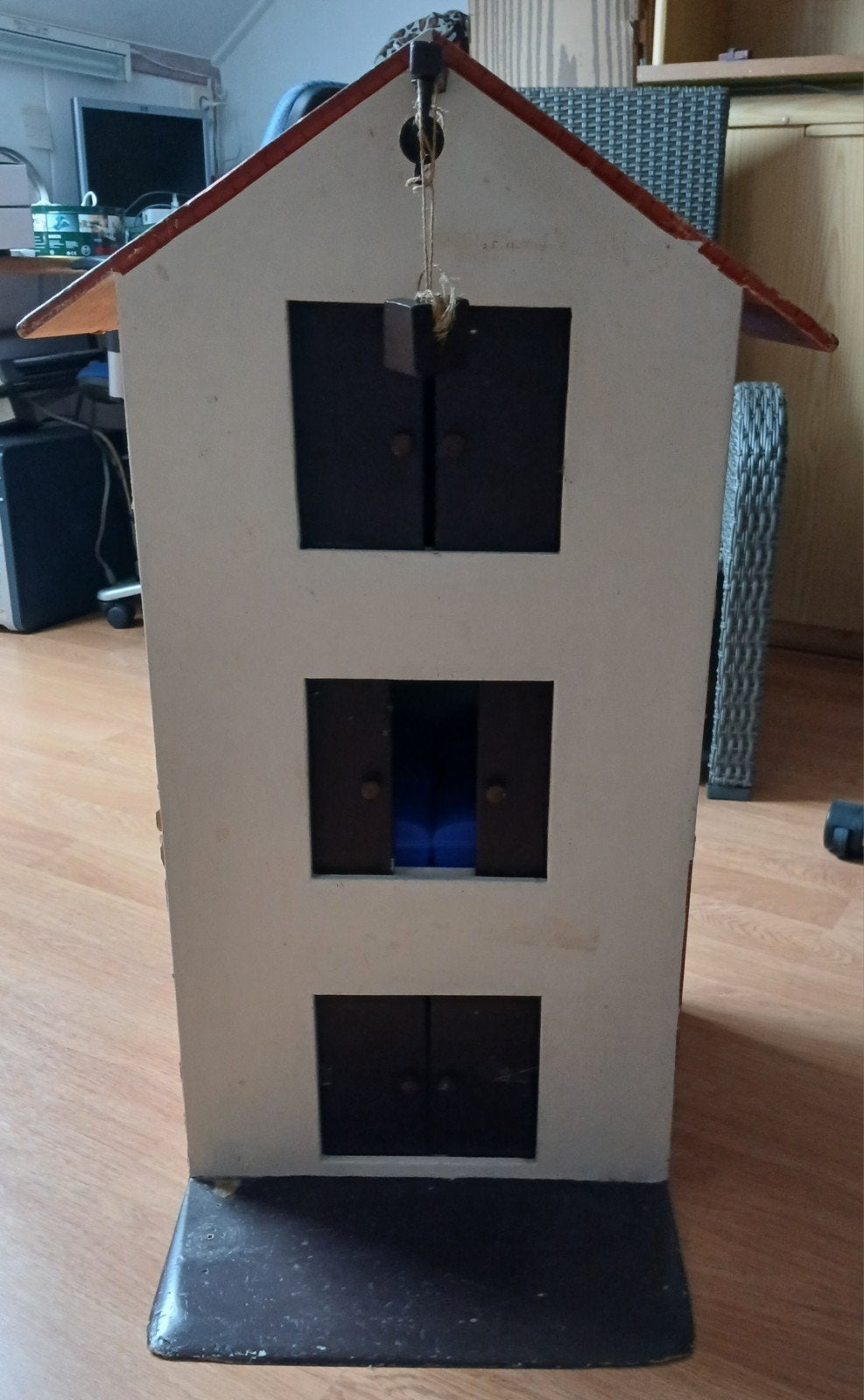 VINTAGE OPKNAP PAKHUIS 
MET SCHUIFDEUREN OP 3 VERDIEPINGEN
E, Ophalen, Gebruikt, Poppenhuis