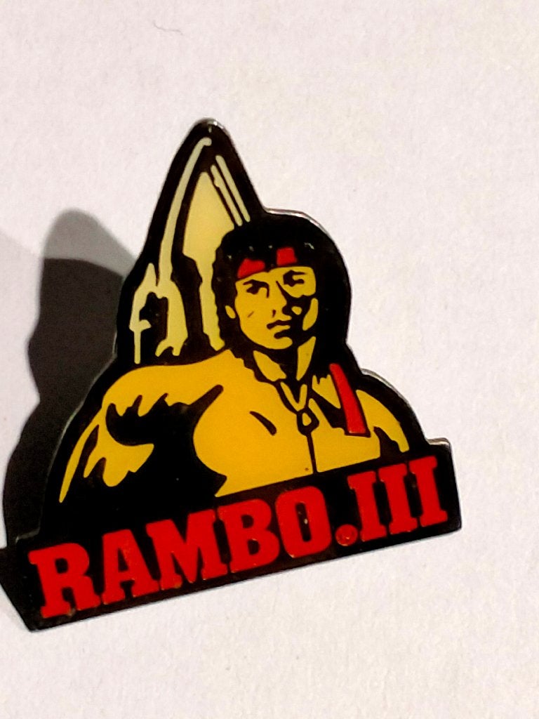 Rambo 3 Sylvester Stallone film tv vintage logo pin, Verzamelen, Verzenden, Gebruikt, Overige onderwerpen