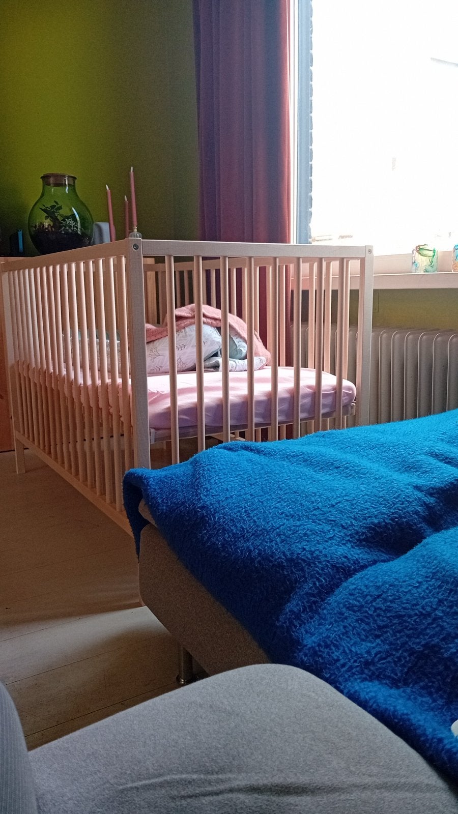 IKEA Houten Ledikant met Spijlen - Zo goed als nieuw, Kinderen en Baby's, Ophalen, Gebruikt, Ledikant