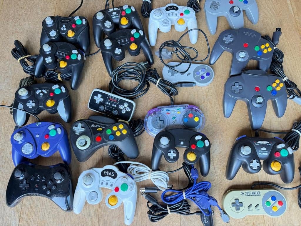 Partij Nintendo Controllers, Spelcomputers en Games, Ophalen of Verzenden, Met 2 controllers