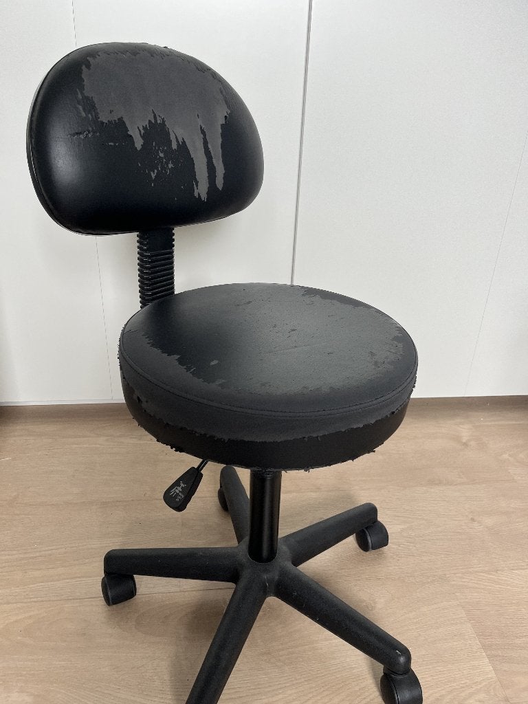 tabouret met rugleuning, Ophalen, Gebruikt, Zwart, Bureaukruk