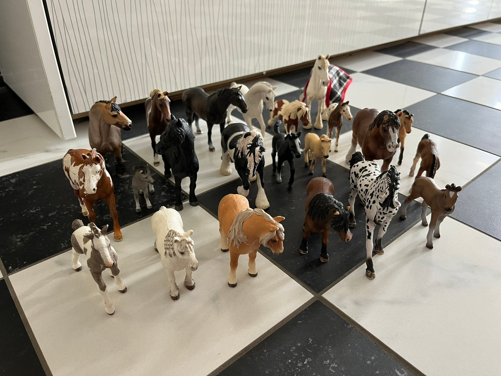 24 Schleich paarden, Ophalen of Verzenden, Zo goed als nieuw, Paard, Beeldje of Figuurtje