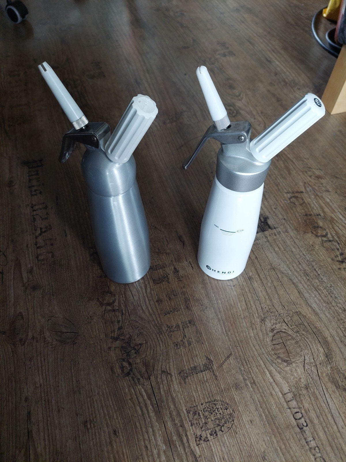 Hendi en Mosa slagroomspuit, Minder dan 1 liter, Ophalen of Verzenden, Gebruikt, 3 snelheden of meer