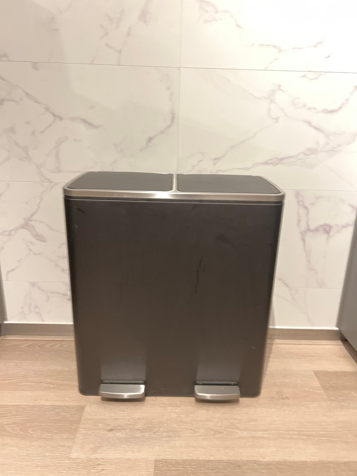 Prullenbak met twee compartimenten en pedaal, Ophalen, 50 – 75, Met pedaal, 40 liter of meer