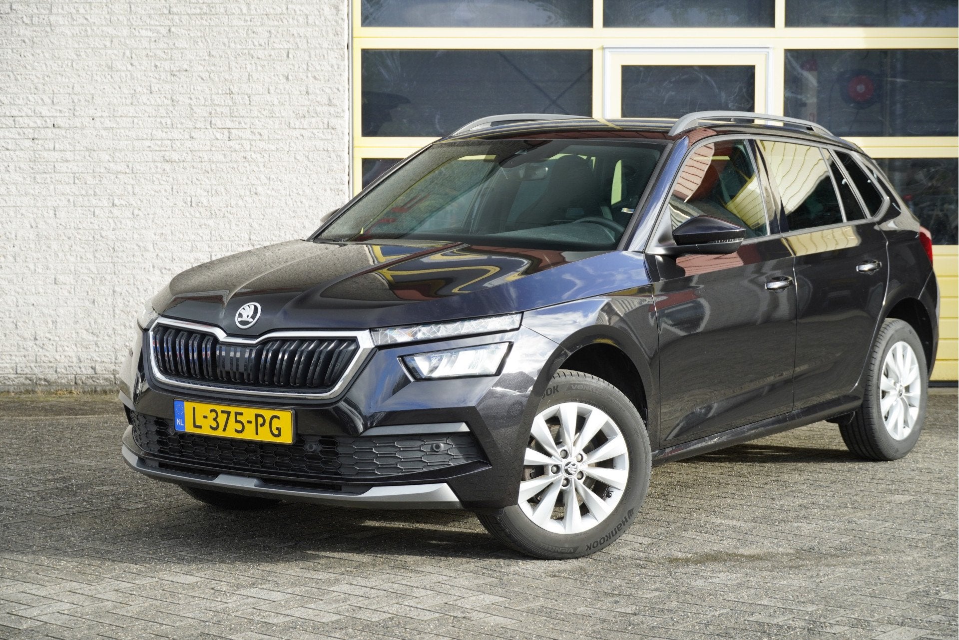 Skoda Kamiq 1.0 TSI Automaat! Sport Business BJ2021 Lmv 16", Stof, Gebruikt, Zwart, Origineel Nederlands
