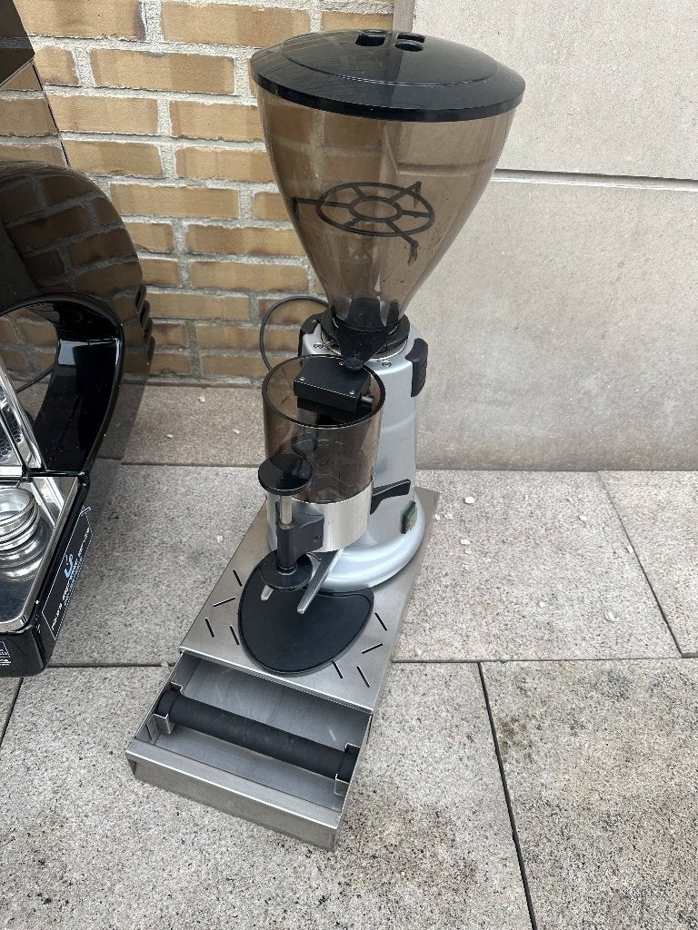 Koffiemolen Macap MXK + afklopbak, Ophalen of Verzenden, Zo goed als nieuw, Macap, Koffiemolen