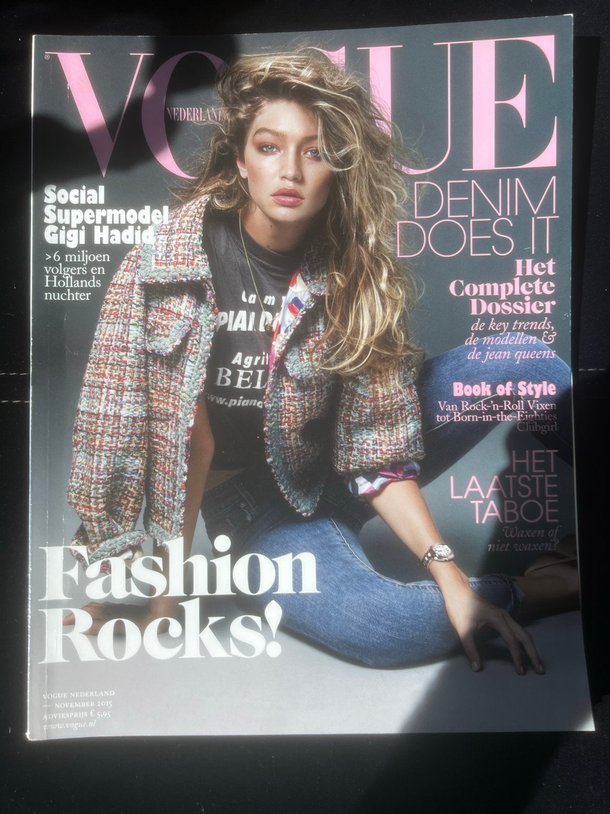 Vogue Nederland november 2015 - Gigi Hadid, Ophalen of Verzenden, Gelezen, Glossy