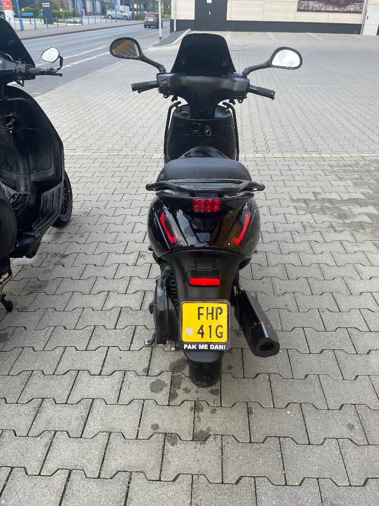 Zip 4t, Fietsen en Brommers, Scooters | Piaggio, Ophalen, Zip, Zo goed als nieuw, Benzine