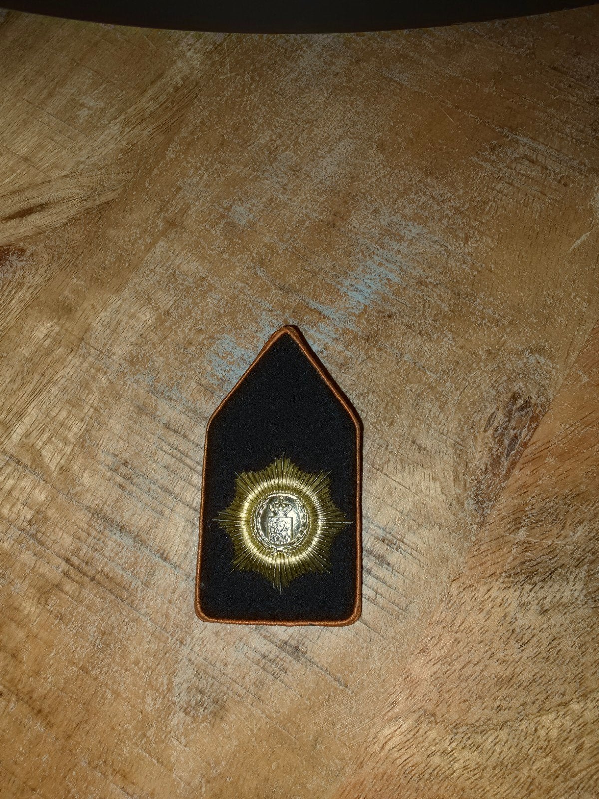 Kraagspiegel Regiment Van Heutsz KL - origineel KNIL, Verzamelen, Ophalen of Verzenden, Landmacht, Nederland, Embleem of Badge
