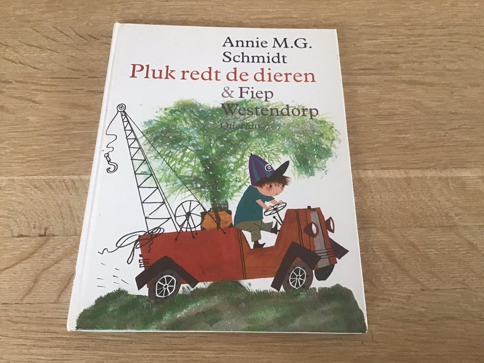 Annie M.G. Schmidt - Pluk redt de dieren, Annie M.G. Schmidt, Fictie algemeen, Ophalen of Verzenden, Zo goed als nieuw