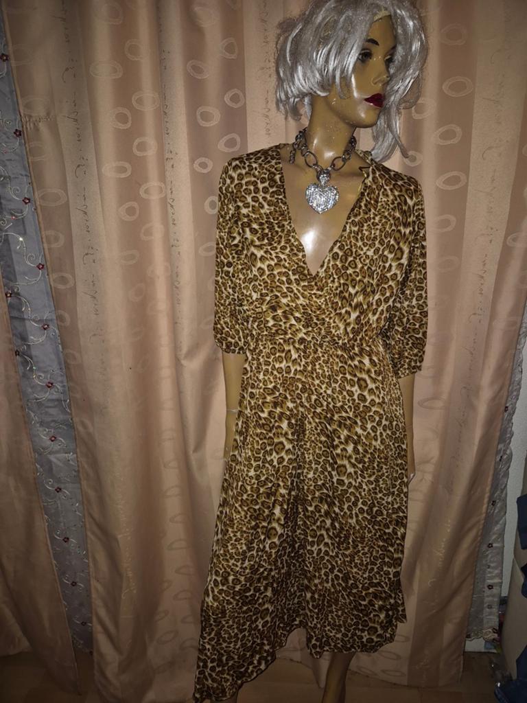 Leopardprint jurk met V-hals en elastische taille geisha M, Maat 38/40 (M), Ophalen of Verzenden, Zo goed als nieuw, Onder de knie