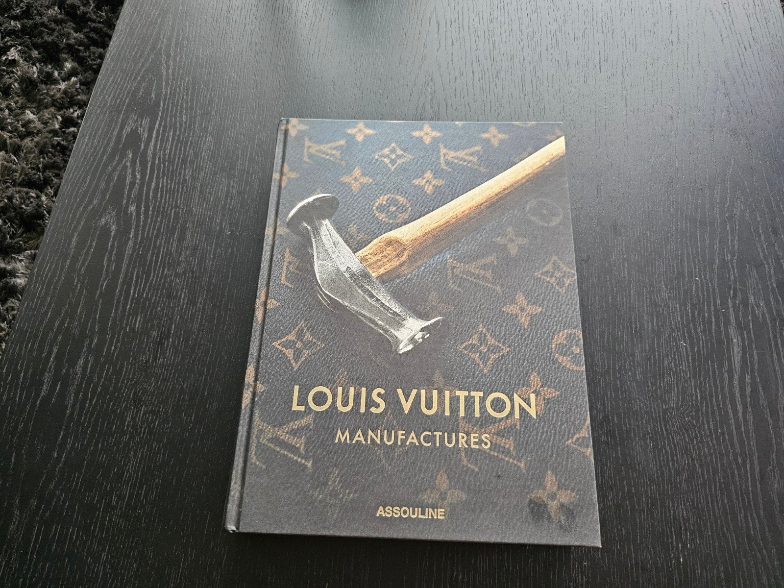 Louis Vuitton Manufactures Boek - Assouline, Ophalen of Verzenden, Zo goed als nieuw, Overige onderwerpen, Assouline