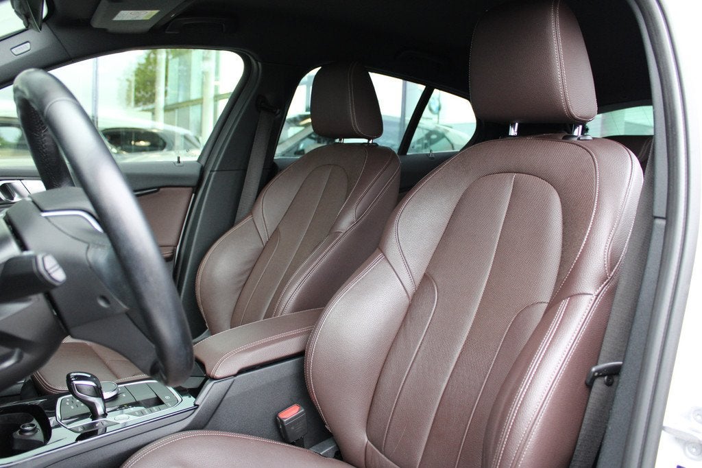 BMW 1 Serie 118i High Executive Automaat / Sportstoelen / Ad, 136 pk, Gebruikt, Met garantie (alle), Wit