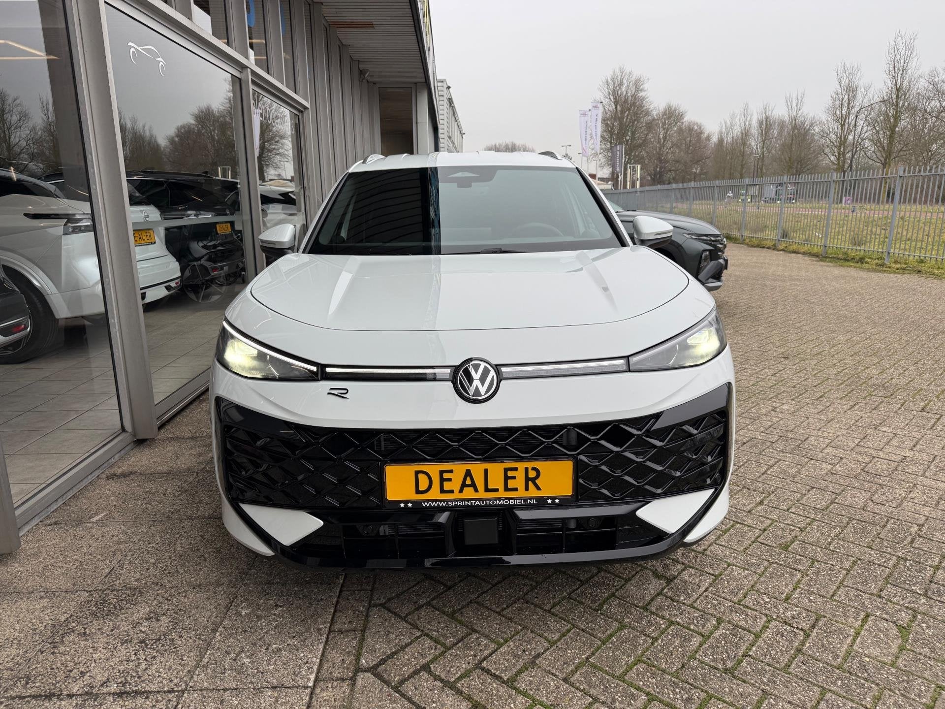 Volkswagen T-Roc 1.5 eTSI R-Line MODEL 2026 Business 150PK /, Auto's, 1258 kg, Zwart, 4 cilinders, 150 pk