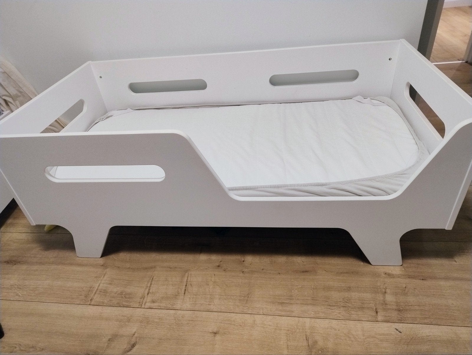 peuterbed - Petit Amelie - 1.40m x 0.70m, 70 tot 85 cm, 140 tot 160 cm, Zo goed als nieuw, Ophalen