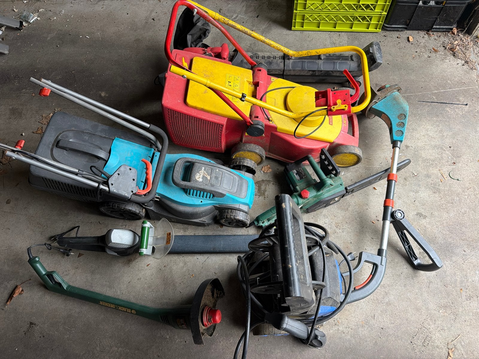 Diverse tuingereedschap: grasmaaiers, kettingzaag, trimmer, Ophalen, Cirkelmaaier, Gebruikt, Elektrische grasmaaier