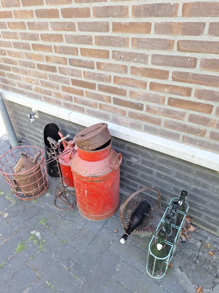 Vintage decoratie: melkbus, jerrycan, flessenrek en meer, Ophalen
