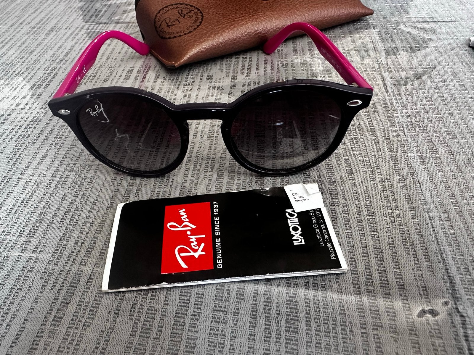 Ray-Ban Zonnebril met Roze Poten en Bruin Etui, Gebruikt, Zonnebril, Overige kleuren, Ophalen of Verzenden