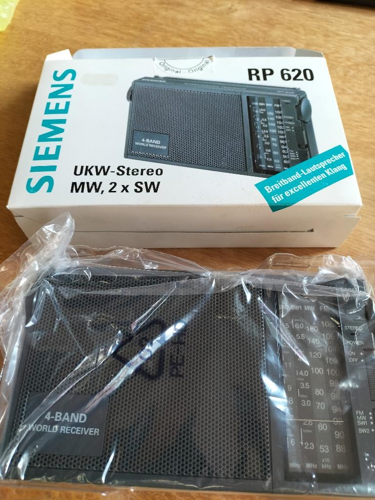 Wereldontvanger Merk Siemens met FM stereo., Audio, Tv en Foto, Radio's, Ophalen of Verzenden, Zo goed als nieuw, Wereldontvanger