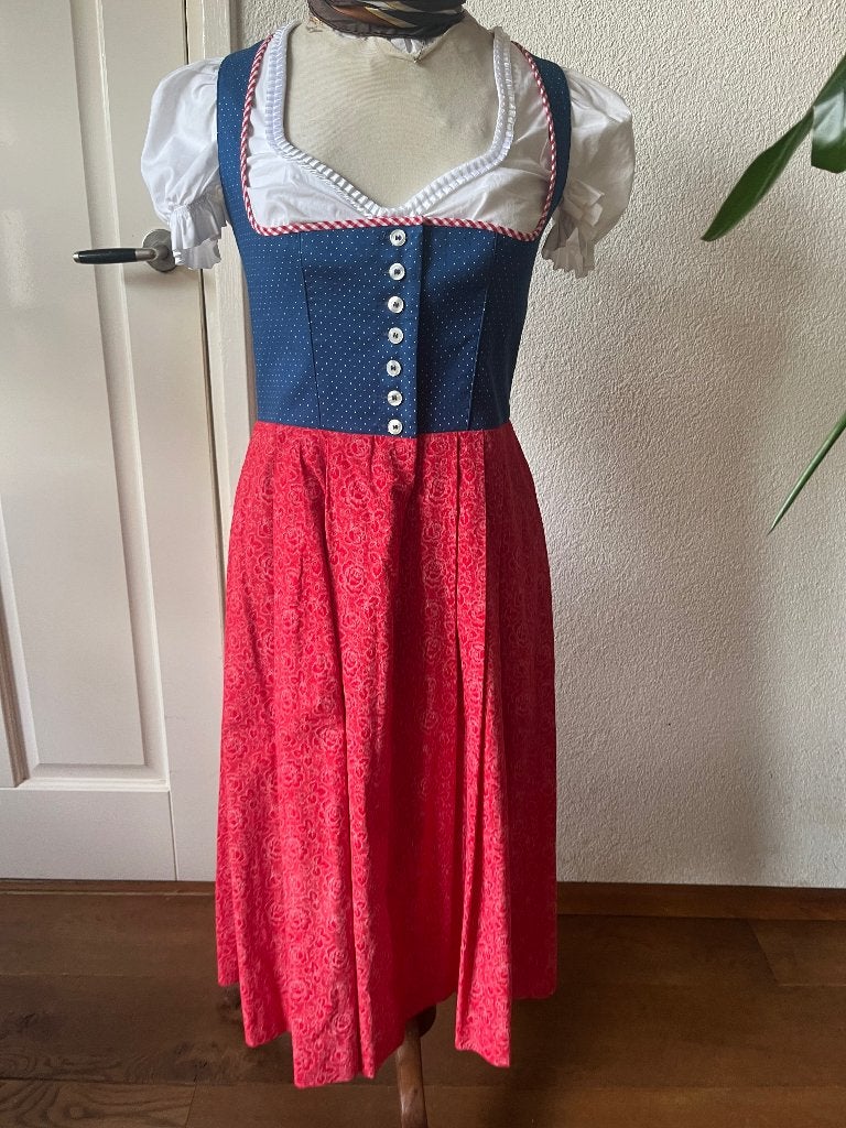 Vintage Dirndl Wenger maat 38, Maat 38/40 (M), Wenger, Ophalen of Verzenden, Overige thema's