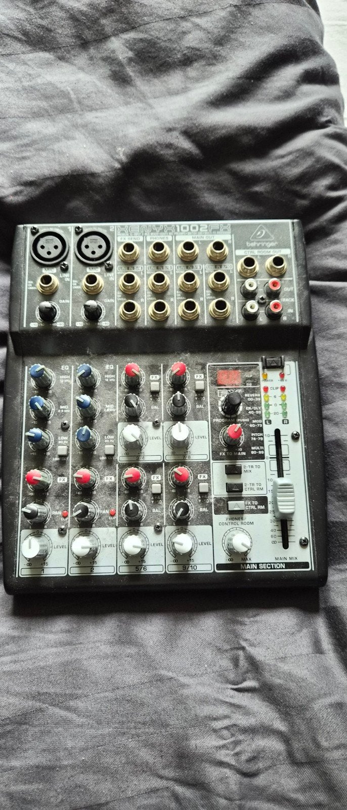 Behringer Xenix 1002FX mengpaneel, Ophalen