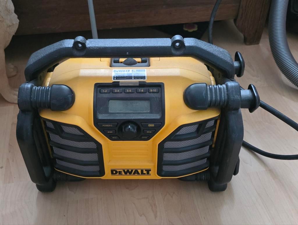 DeWalt DCR017 Bouwradio - Robuust en Betrouwbaar, Ophalen, Zo goed als nieuw, Bouwradio
