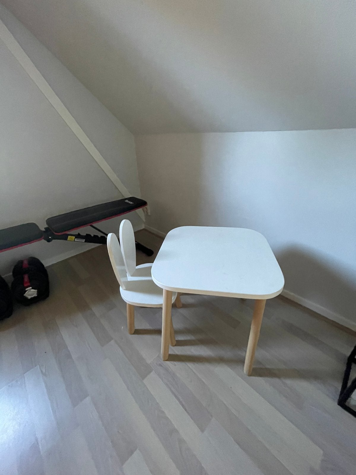 Tafeltje met stoeltje met konijnen oren, Kinderen en Baby's, Kinderkamer | Tafels en Stoelen, Ophalen, Gebruikt, Tafel(s) en Stoel(en)