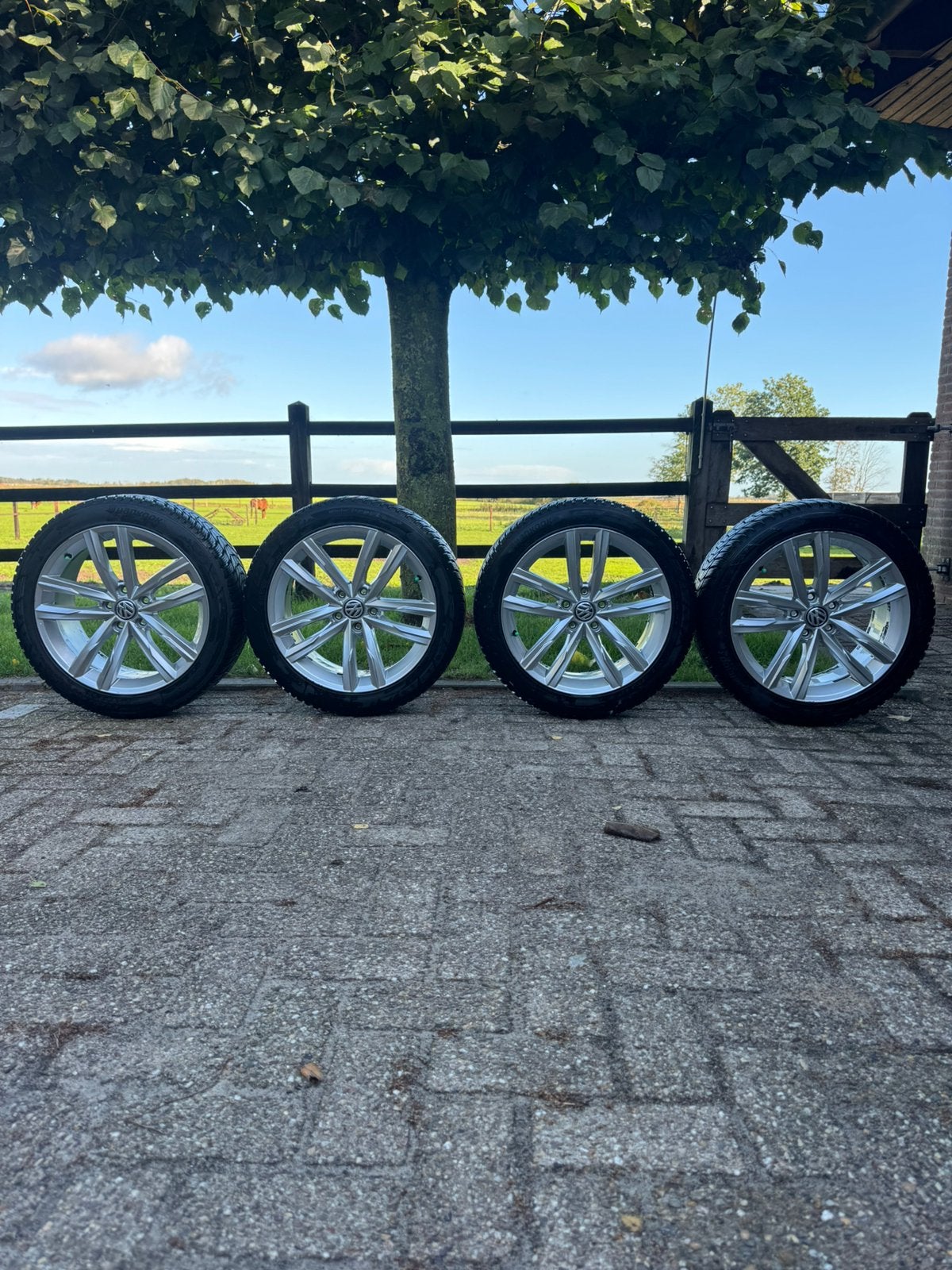 Volkswagen passat 18 inch lichtmetalen winterbanden, 18 inch, Banden en Velgen, 235 mm, Winterbanden