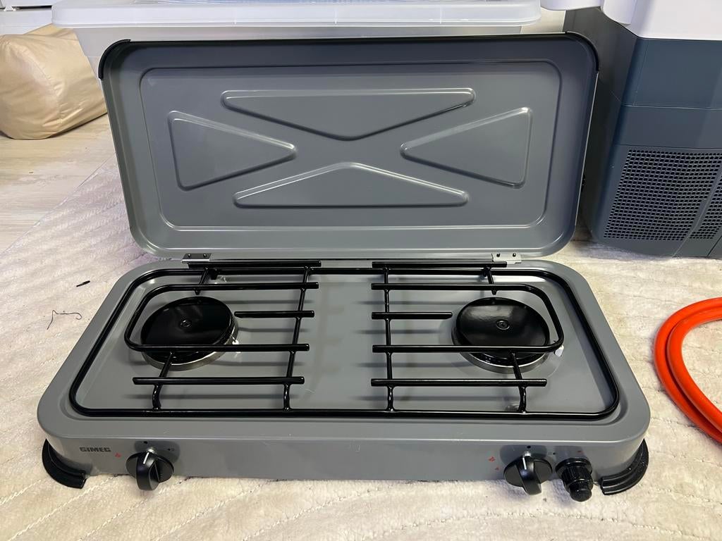 Gimeg 2-pits gasfornuis met grill- en bakplaat, Ophalen, Zo goed als nieuw