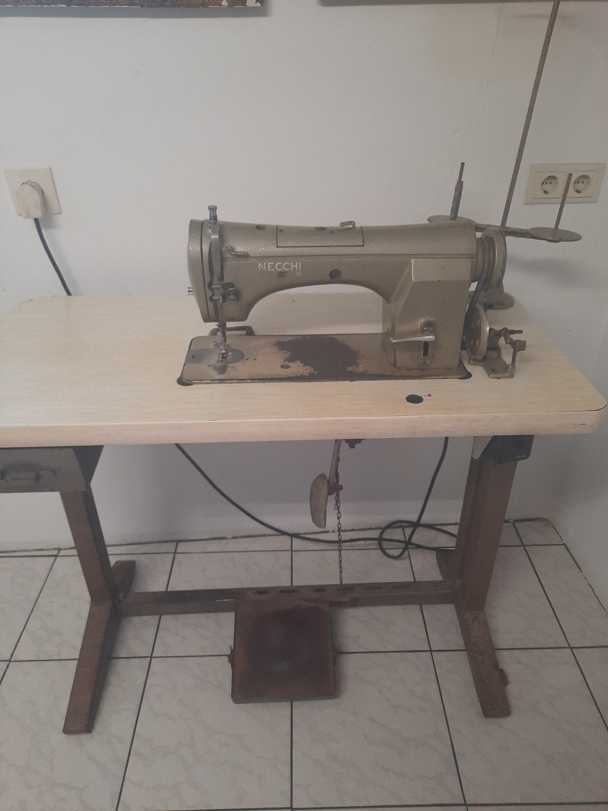 Industriële naaimachine en lockmachine, Hobby en Vrije tijd, Naaimachines en Toebehoren, Ophalen, Gebruikt, Lockmachine, Overige merken