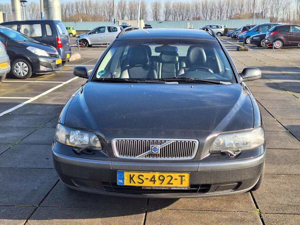 Volvo V70 €2250,- Apk 2027 , Rijd Goed !, Auto's, Zwart, Zwart, Euro 4, 84 €/maand