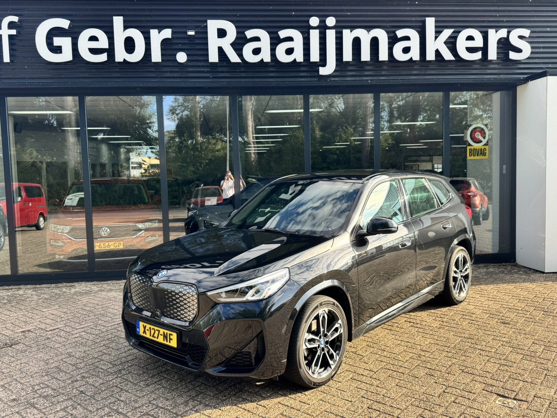 BMW iX1 eDrive20 67 kWh*Navigatie*M-pakket*Camera*100SOH*, 12 maanden, Gebruikt, 750 kg, 24 min