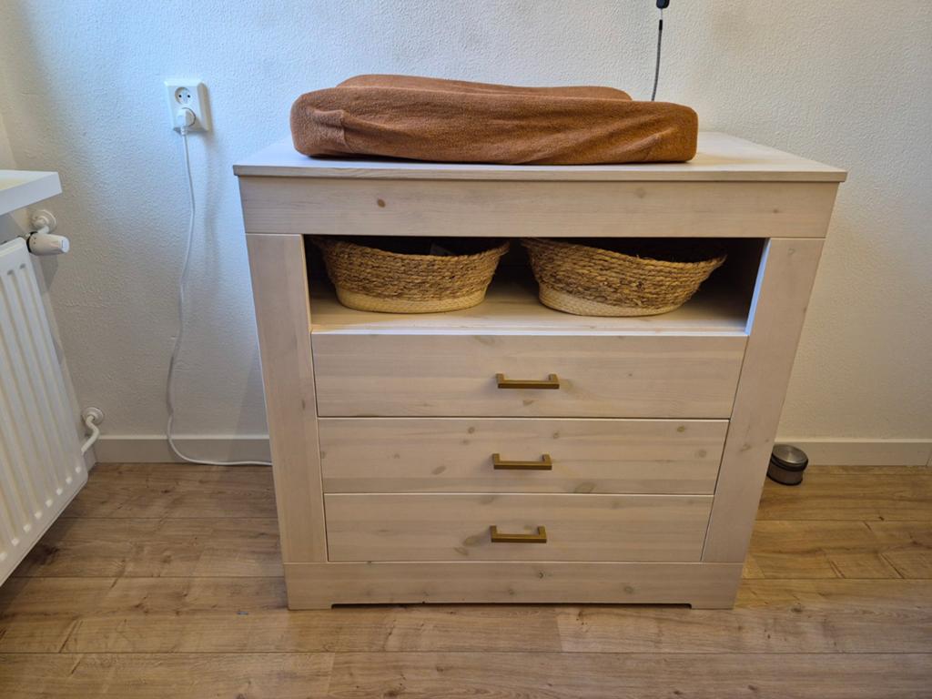 Complete babykamer. Commode + kast + ledikant, Kinderen en Baby's, Kinderkamer | Commodes en Kasten, Gebruikt, 90 tot 105 cm, 100 cm of meer
