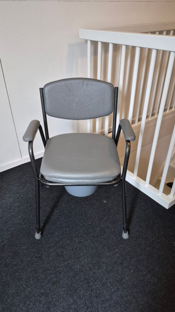 Nieuwe postoel, gebruikte douche kruk en drinkbeker, Diversen, Ophalen, Nieuw