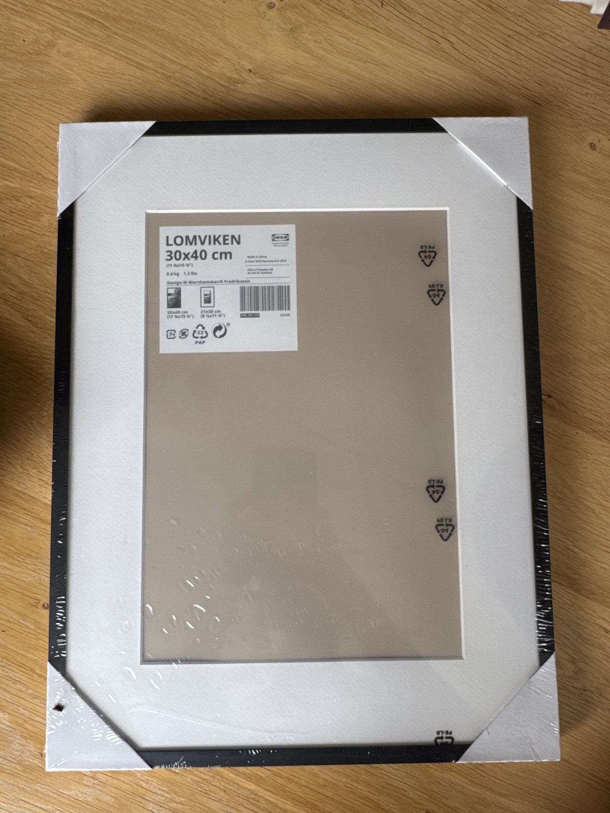 IKEA LOMVIKEN Fotolijst 30x40 cm Zwart met Passe-partout, Nieuw, Ophalen of Verzenden, Fotolijst, Met glas