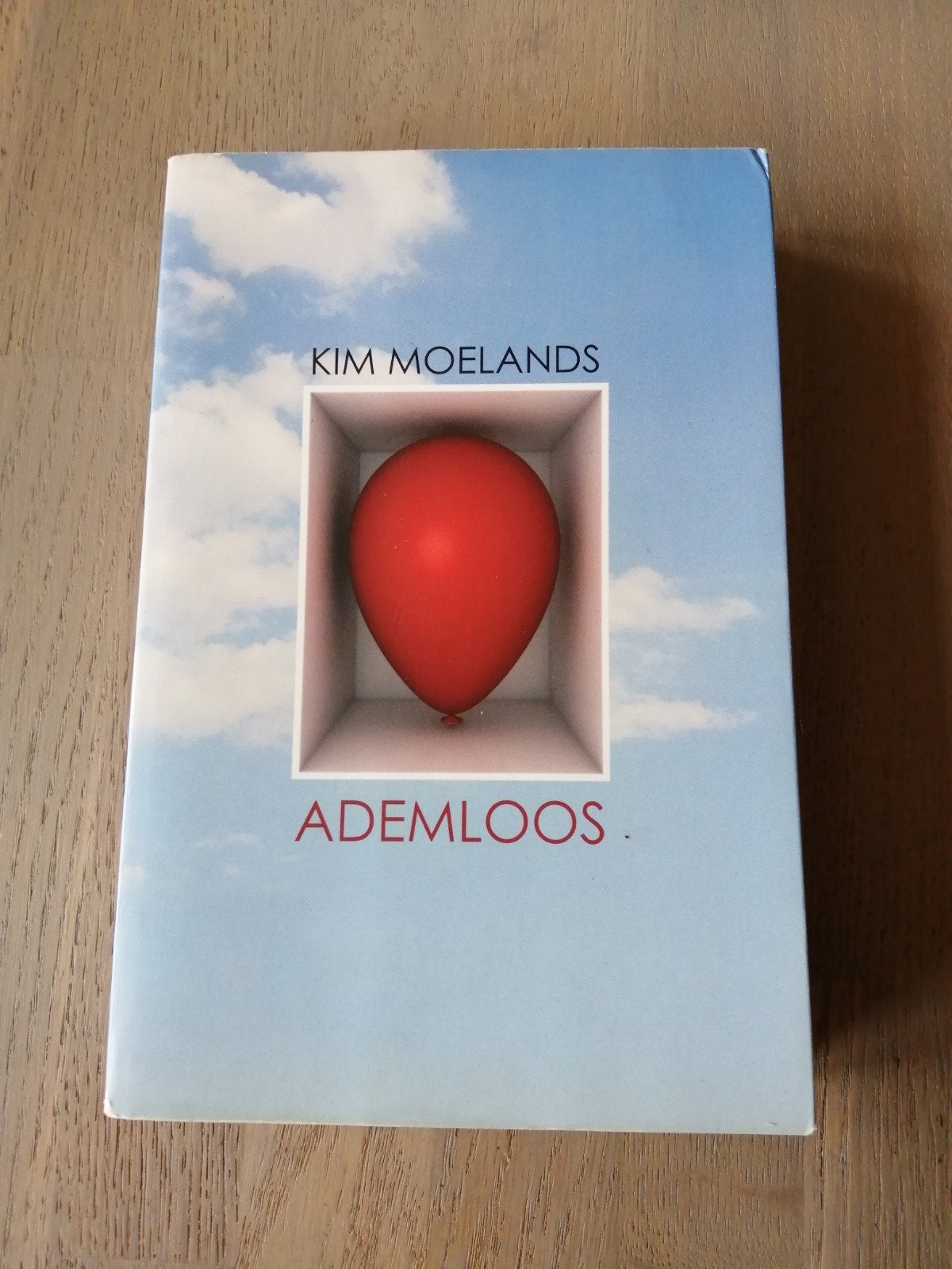 Ademloos - Kim Moelands, Boeken, Ophalen of Verzenden, Zo goed als nieuw, Kim Moelands, Nederland