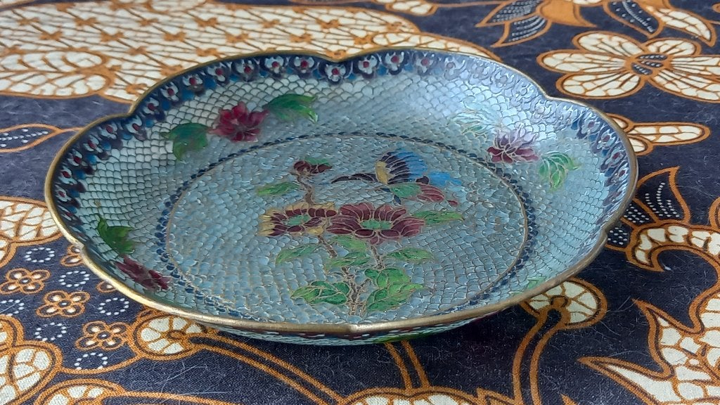 Prachtige antieke Chinese schotel van glas cloisonne 15,2 cm, Antiek en Kunst, Handgemaakt, Ophalen of Verzenden, China, Meerkleurig