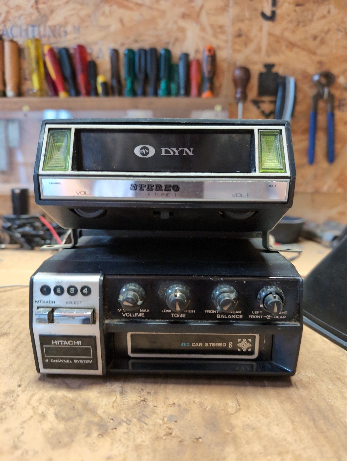 Vintage 8-track autoradio's Hitachi, DYN en Tapir speakers, Auto diversen, Ophalen
