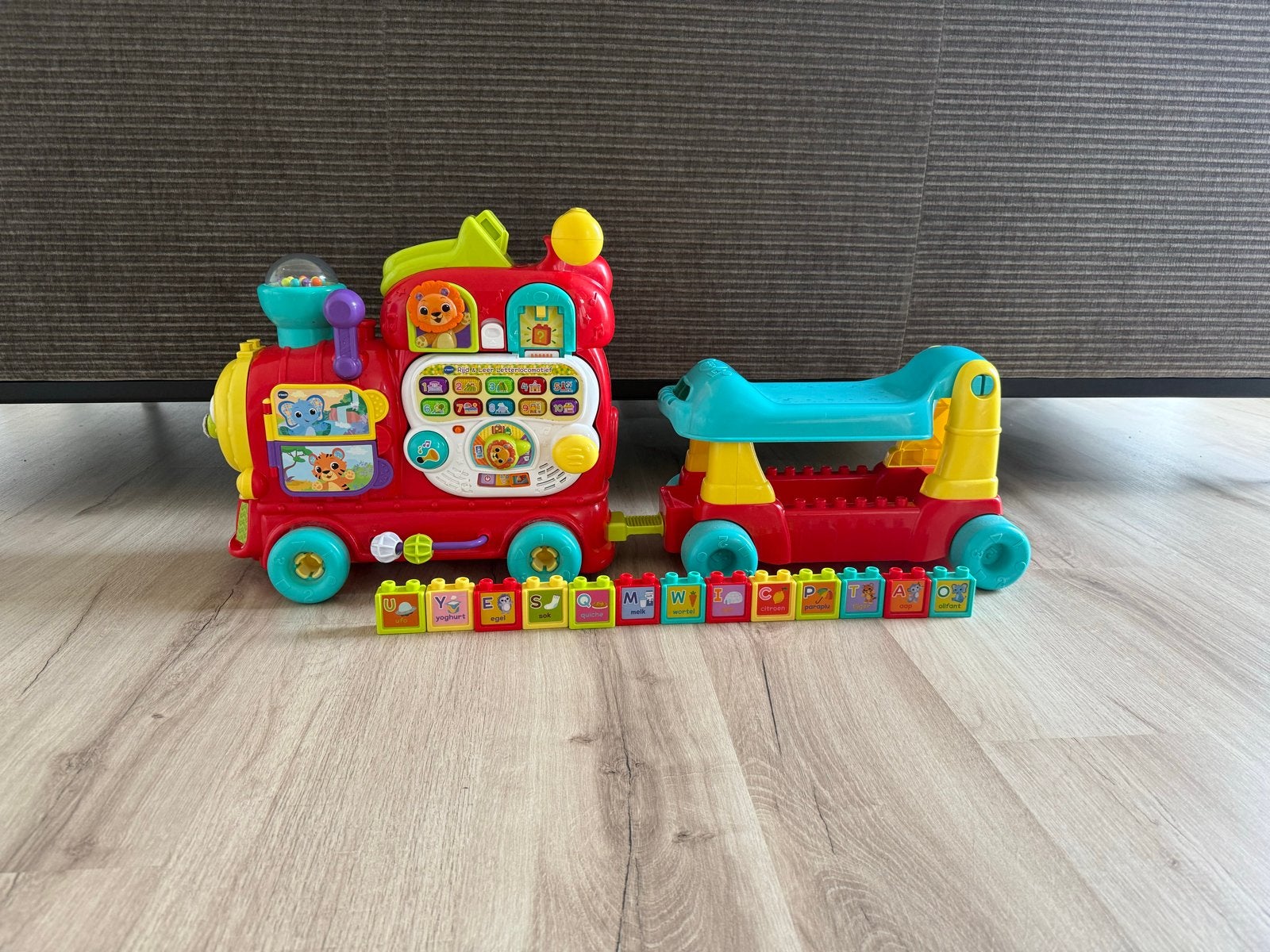 VTech “Rid & Leer Letterlocomotief” (NL versie)., Ophalen, Zo goed als nieuw, Overige typen, Met licht