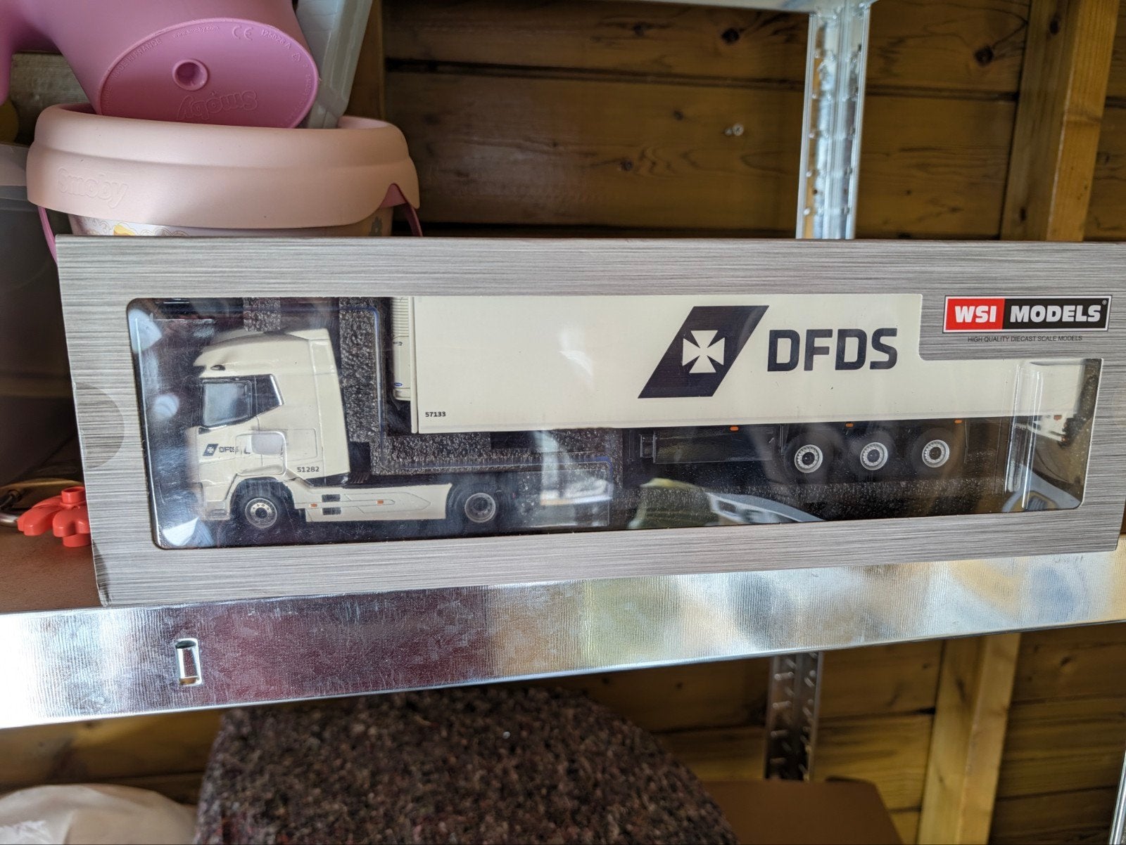 WSI Models DAF XG 4x2 + Reefer Trailer - DFDS, Ophalen of Verzenden, Nieuw, Bus of Vrachtwagen, Wsi