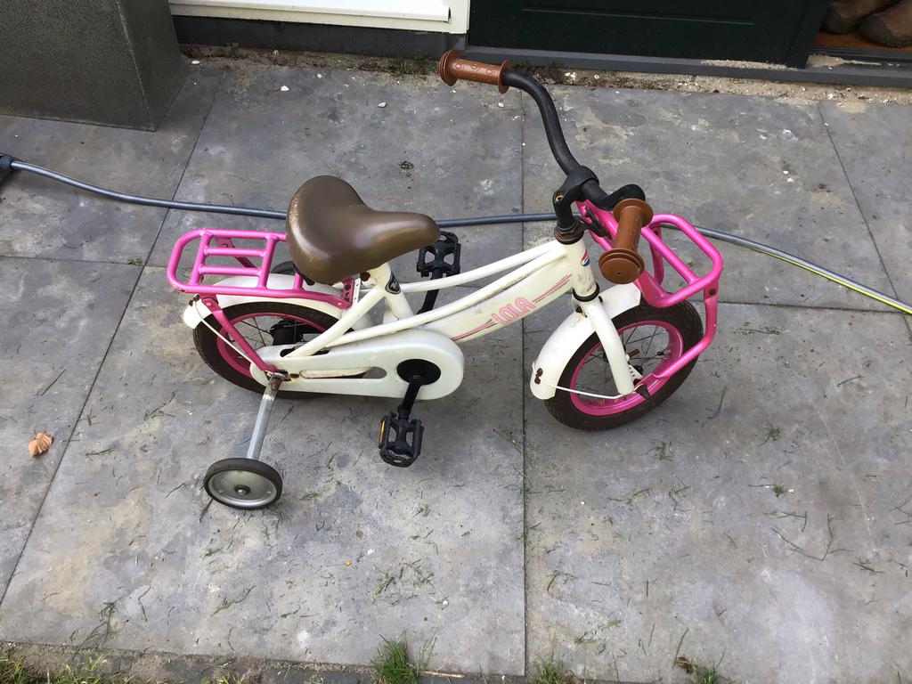 Kinderfietsje Lola met zijwieltjes en loopfiets, Ophalen, Terugtraprem, Zijwieltjes, Gebruikt