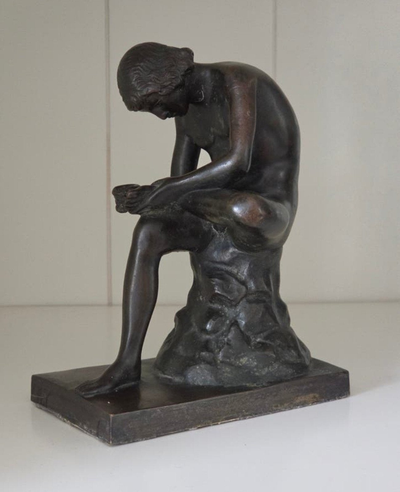 Bronzen beeld  'Jongen met doorn' - Museum de Louvre, Ophalen of Verzenden, Brons