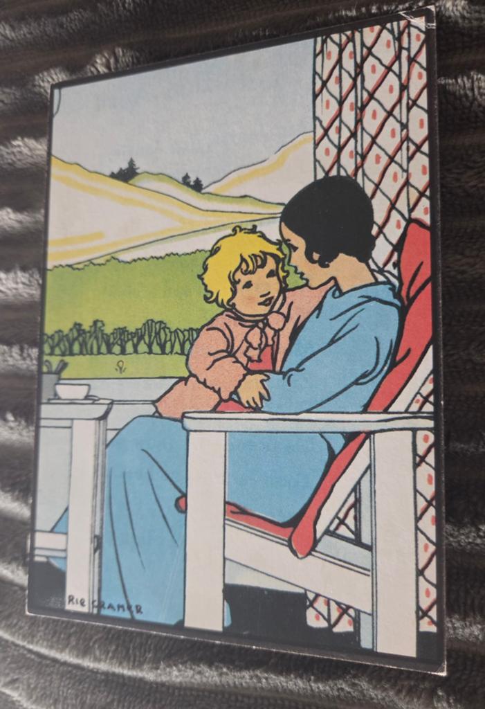 Kindje bij moeder op schoot - Rie Cramer, Verzamelen, Ansichtkaarten | Themakaarten, Verzenden, 1960 tot 1980, Gelopen, Kinderen
