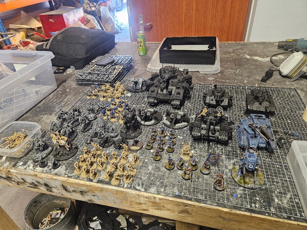 Astra Militarum Warhammer 40k leger, Hobby en Vrije tijd, Wargaming, Gebruikt, Warhammer 40000, Figuurtje(s), Geverfd, Ophalen