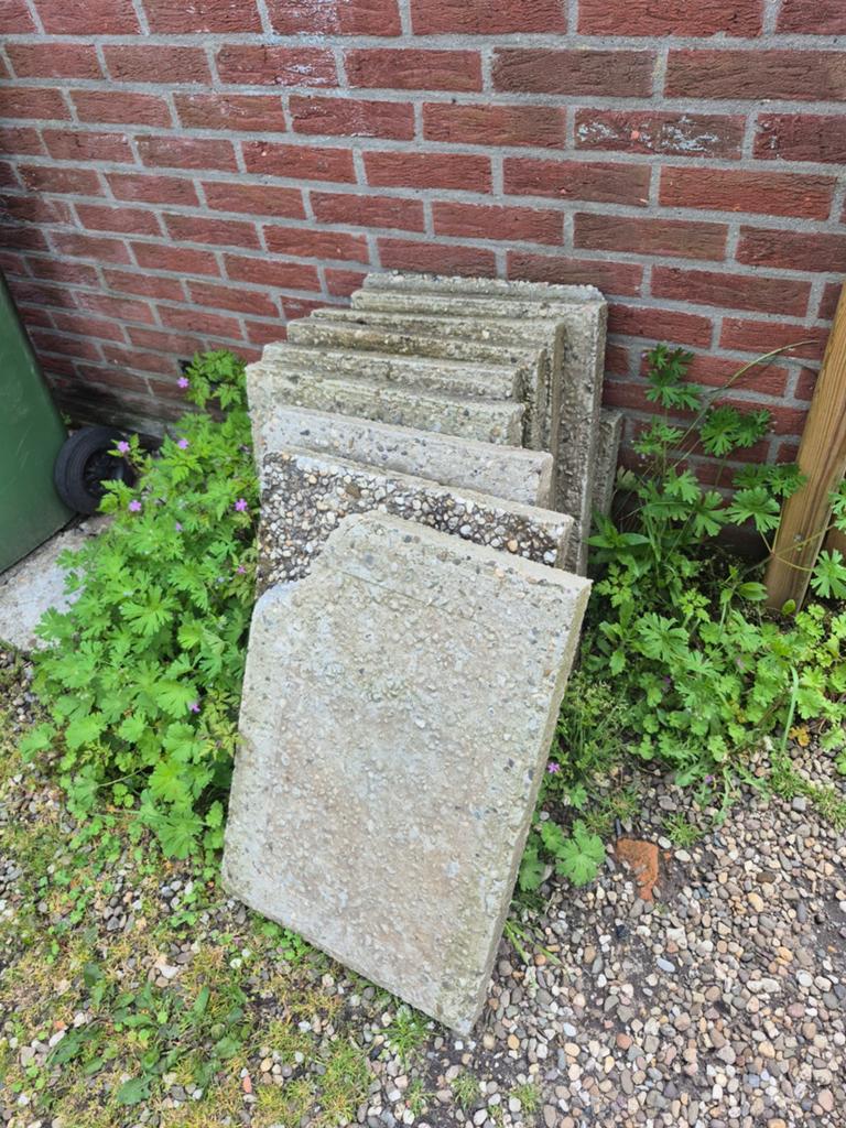 Gratis grind tegels, Tuin en Terras, Waterpartijen en Fonteinen, Ophalen, Gebruikt, Beton, Fontein